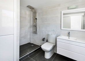 فيلا فاخرة تطل على البحر في شمال مدينة قبرص