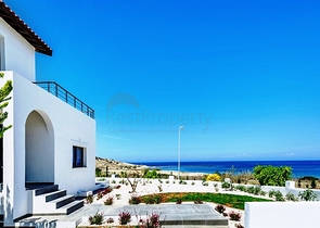 فيلا فاخرة تطل على البحر في شمال مدينة قبرص