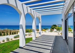 فيلا فاخرة تطل على البحر في شمال مدينة قبرص