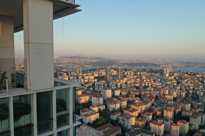 شقق ضمن ناطحة سحاب في حي شيشلي 