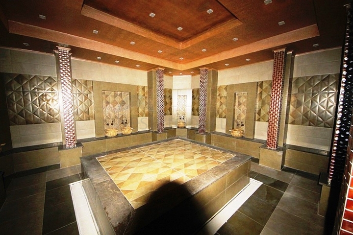 شقة بتخطيط 1+1 ضمن مجمع سكني حديث في منطقة ماحمود لار – ألانيا