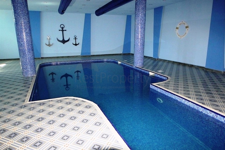 شقة بتخطيط 1+1 ضمن مجمع سكني حديث في منطقة ماحمود لار – ألانيا