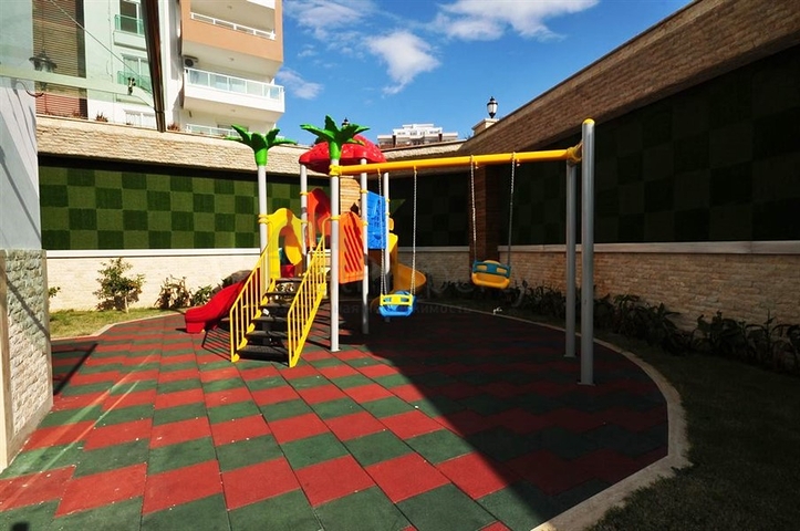 شقة بتخطيط 1+1 ضمن مجمع سكني حديث في منطقة ماحمود لار – ألانيا