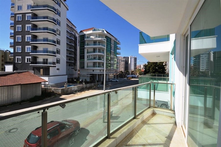 شقة بتخطيط 1+1 ضمن مجمع سكني حديث في منطقة ماحمود لار – ألانيا