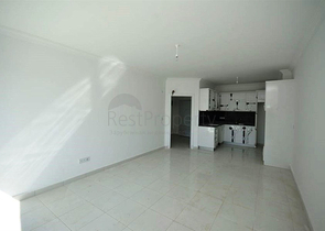 شقة بتخطيط 1+1 ضمن مجمع سكني حديث في منطقة ماحمود لار – ألانيا