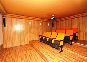 شقة بتخطيط 1+1 ضمن مجمع سكني حديث في منطقة ماحمود لار – ألانيا