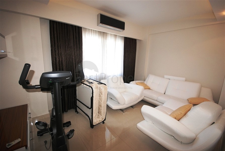 شقة بإطلالة جبلية رائعة ضمن مجمع فاخر في منطقة ماحمود لار – ألانيا