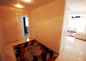 شقة بإطلالة جبلية رائعة ضمن مجمع فاخر في منطقة ماحمود لار – ألانيا