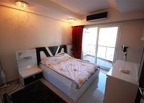 شقة بإطلالة جبلية رائعة ضمن مجمع فاخر في منطقة ماحمود لار – ألانيا