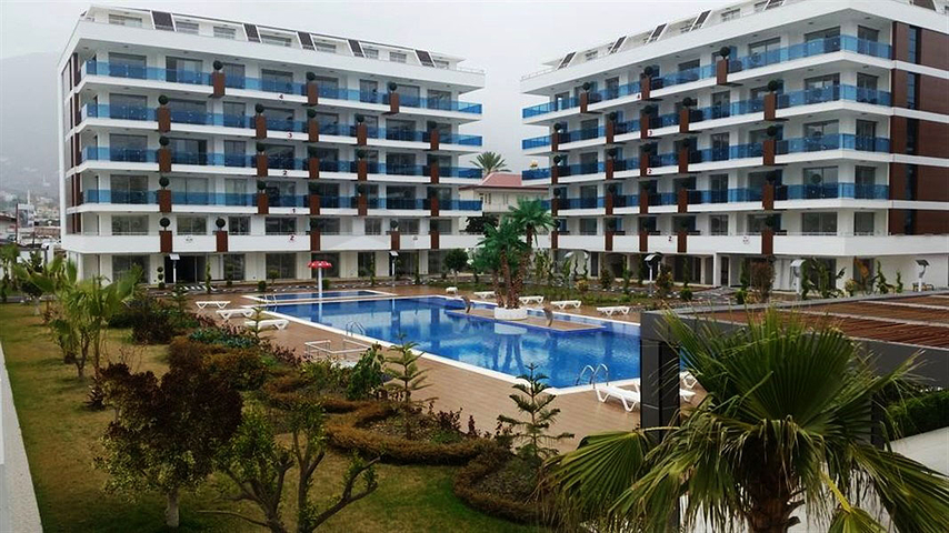  شقة بإطلالة جبلية رائعة ضمن مجمع فاخر في منطقة كاستل – ألانيا