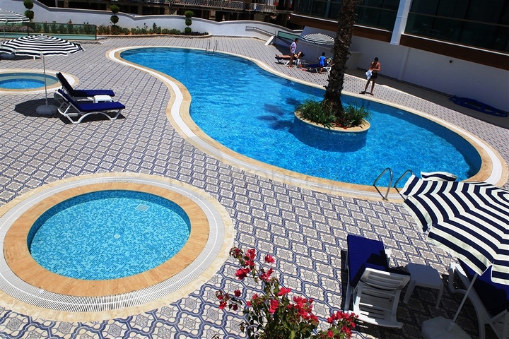 الراحة والإسترخاء والإطلالة الخلابة على البحر كل هذا في شقة ضمن مجمع فاخر في منطقة أوبا – الانيا.