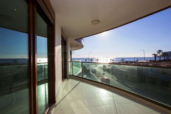 الراحة والإسترخاء والإطلالة الخلابة على البحر كل هذا في شقة ضمن مجمع فاخر في منطقة أوبا – الانيا.