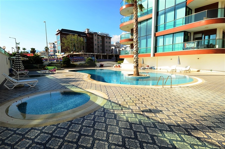 الراحة والإسترخاء والإطلالة الخلابة على البحر كل هذا في شقة ضمن مجمع فاخر في منطقة أوبا – الانيا.