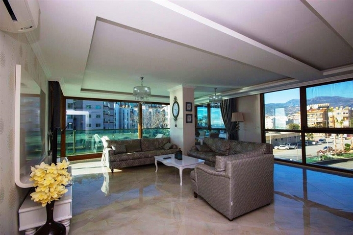 الراحة والإسترخاء والإطلالة الخلابة على البحر كل هذا في شقة ضمن مجمع فاخر في منطقة أوبا – الانيا.