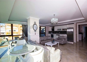 الراحة والإسترخاء والإطلالة الخلابة على البحر كل هذا في شقة ضمن مجمع فاخر في منطقة أوبا – الانيا.