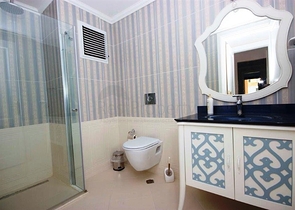 الراحة والإسترخاء والإطلالة الخلابة على البحر كل هذا في شقة ضمن مجمع فاخر في منطقة أوبا – الانيا.