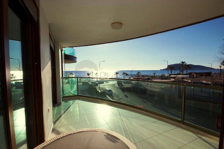 شقة سكنية بإطلالة بحرية رائعة ضمن مجمع عصري في منطقة أوبا – ألانيا