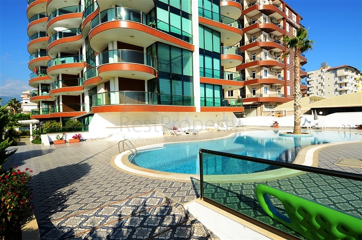 شقة سكنية بإطلالة بحرية رائعة ضمن مجمع عصري في منطقة أوبا – ألانيا