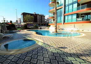 شقة سكنية بإطلالة بحرية رائعة ضمن مجمع عصري في منطقة أوبا – ألانيا