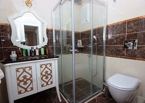 شقة سكنية بإطلالة بحرية رائعة ضمن مجمع عصري في منطقة أوبا – ألانيا