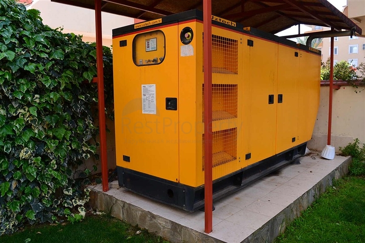 شقة ضمن مجمع سكني على بعد 150 متر من شواطئ البحر الأبيسض المتوسط في منطقة محمود لار – ألانيا