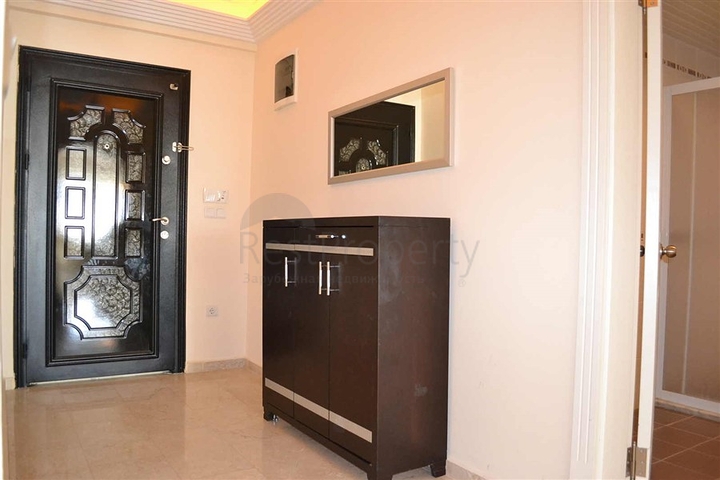 شقة ضمن مجمع سكني على بعد 150 متر من شواطئ البحر الأبيسض المتوسط في منطقة محمود لار – ألانيا