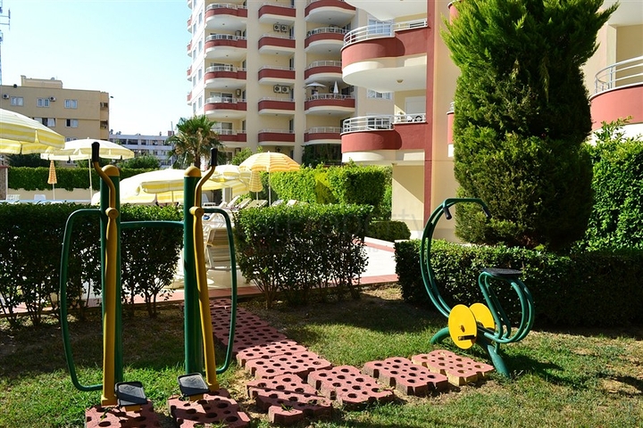 شقة ضمن مجمع سكني على بعد 150 متر من شواطئ البحر الأبيسض المتوسط في منطقة محمود لار – ألانيا