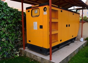 شقة ضمن مجمع سكني على بعد 150 متر من شواطئ البحر الأبيسض المتوسط في منطقة محمود لار – ألانيا