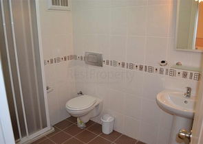 شقة ضمن مجمع سكني على بعد 150 متر من شواطئ البحر الأبيسض المتوسط في منطقة محمود لار – ألانيا