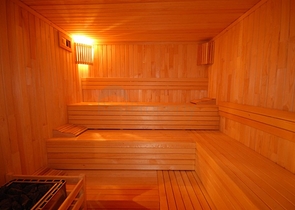 شقة ضمن مجمع سكني على بعد 150 متر من شواطئ البحر الأبيسض المتوسط في منطقة محمود لار – ألانيا