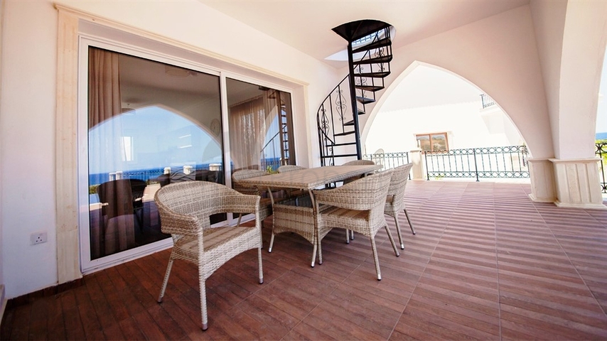 مجمع فيلات بإطلالة بحرية وجبلية في شمال قبرص