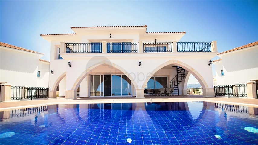 مجمع فيلات بإطلالة بحرية وجبلية في شمال قبرص