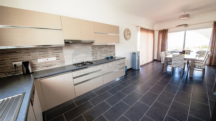 مجمع فيلات بإطلالة بحرية وجبلية في شمال قبرص