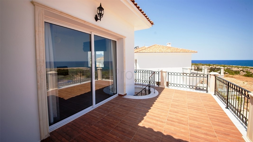 مجمع فيلات بإطلالة بحرية وجبلية في شمال قبرص