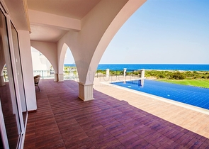 مجمع فيلات بإطلالة بحرية وجبلية في شمال قبرص