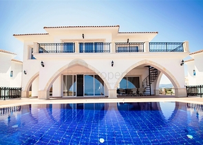 مجمع فيلات بإطلالة بحرية وجبلية في شمال قبرص