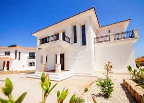 مجمع فيلات بإطلالة بحرية وجبلية في شمال قبرص