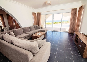 مجمع فيلات بإطلالة بحرية وجبلية في شمال قبرص