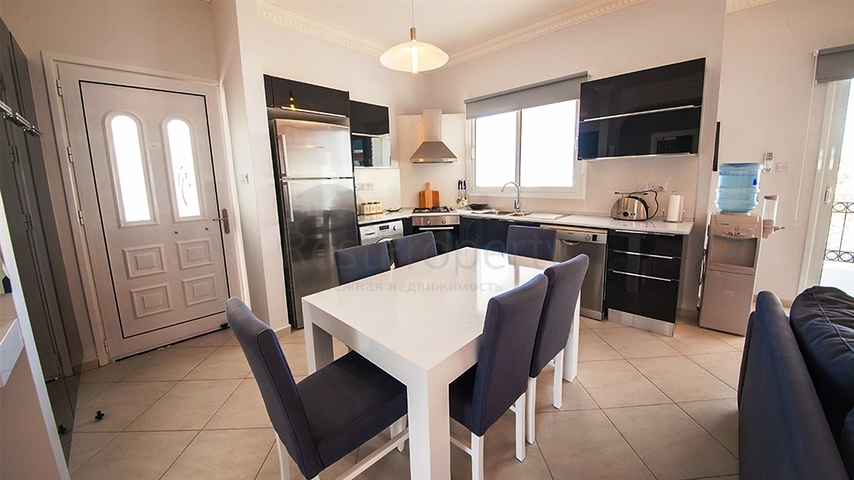 شقق ضمن أحد المجمعات المطلة على البحر في شمال قبرص.