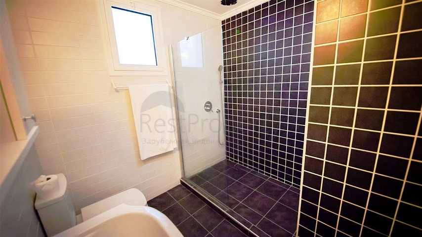 شقق ضمن أحد المجمعات المطلة على البحر في شمال قبرص.