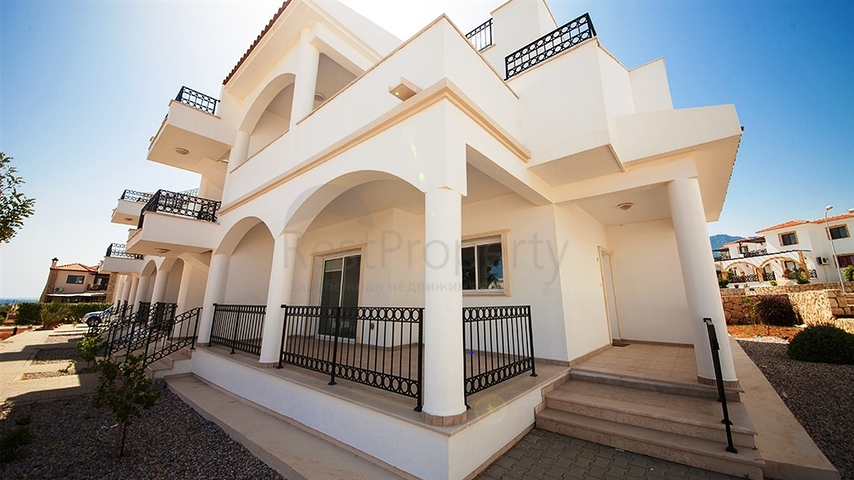 شقق ضمن أحد المجمعات المطلة على البحر في شمال قبرص.