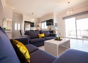 شقق ضمن أحد المجمعات المطلة على البحر في شمال قبرص.