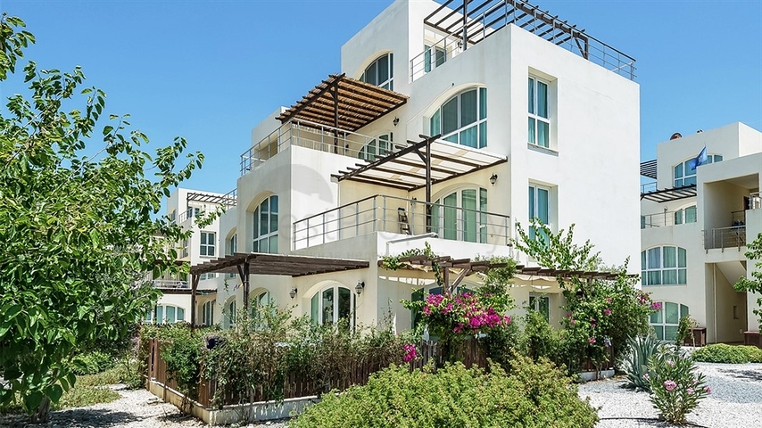 شقة ضمن أحد المجمعات السكنية الرائعة على البحر في شمال قبرص.