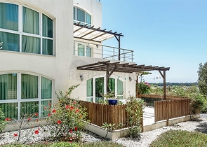 شقة ضمن أحد المجمعات السكنية الرائعة على البحر في شمال قبرص.