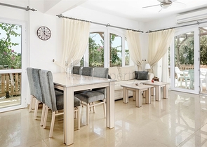 شقة ضمن أحد المجمعات السكنية الرائعة على البحر في شمال قبرص.