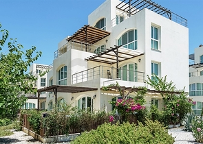 شقة ضمن أحد المجمعات السكنية الرائعة على البحر في شمال قبرص.