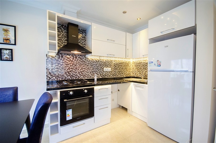 شقة بغرفة نوم وصالة ضمن مجمع مريح في منطقة محمودلار- ألانيا.