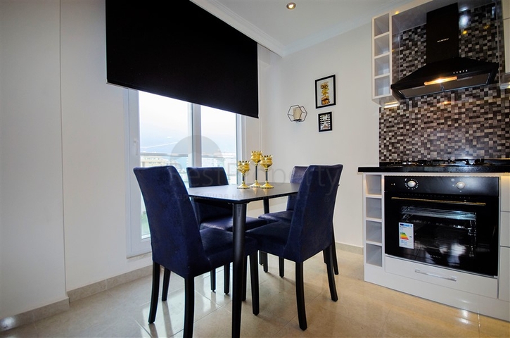 شقة بغرفة نوم وصالة ضمن مجمع مريح في منطقة محمودلار- ألانيا.