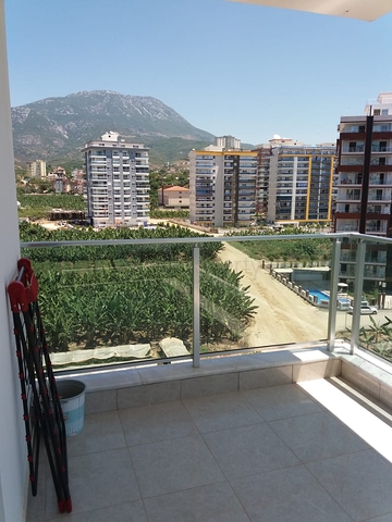 شقة بغرفة نوم وصالة ضمن مجمع مريح في منطقة محمودلار- ألانيا.