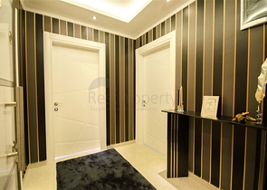 شقة بغرفة نوم وصالة ضمن مجمع مريح في منطقة محمودلار- ألانيا.